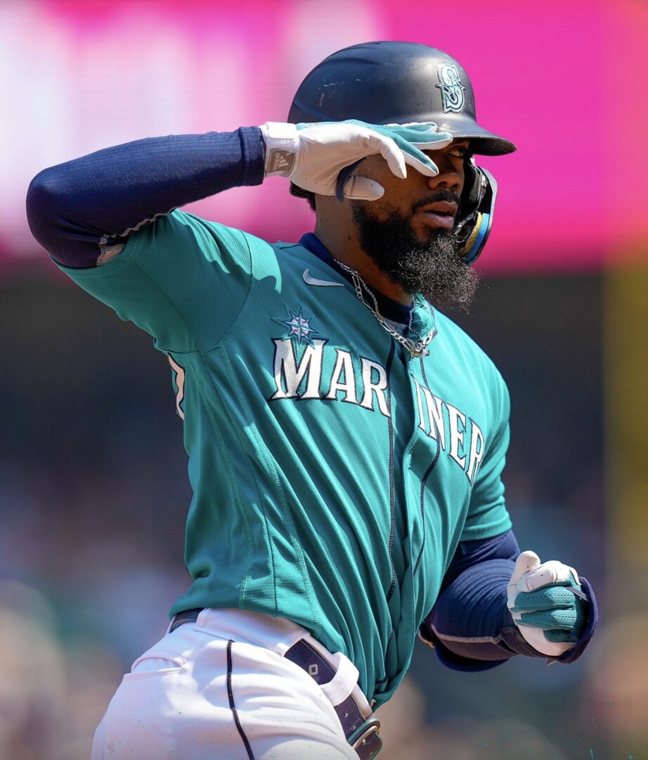 Rodríguez HR again, 3-run shot in 7th, Mariners sweep Texas