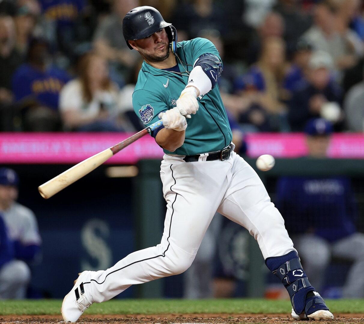 Mariners playoff hopes end with 6-1 loss to Texas, Houston win